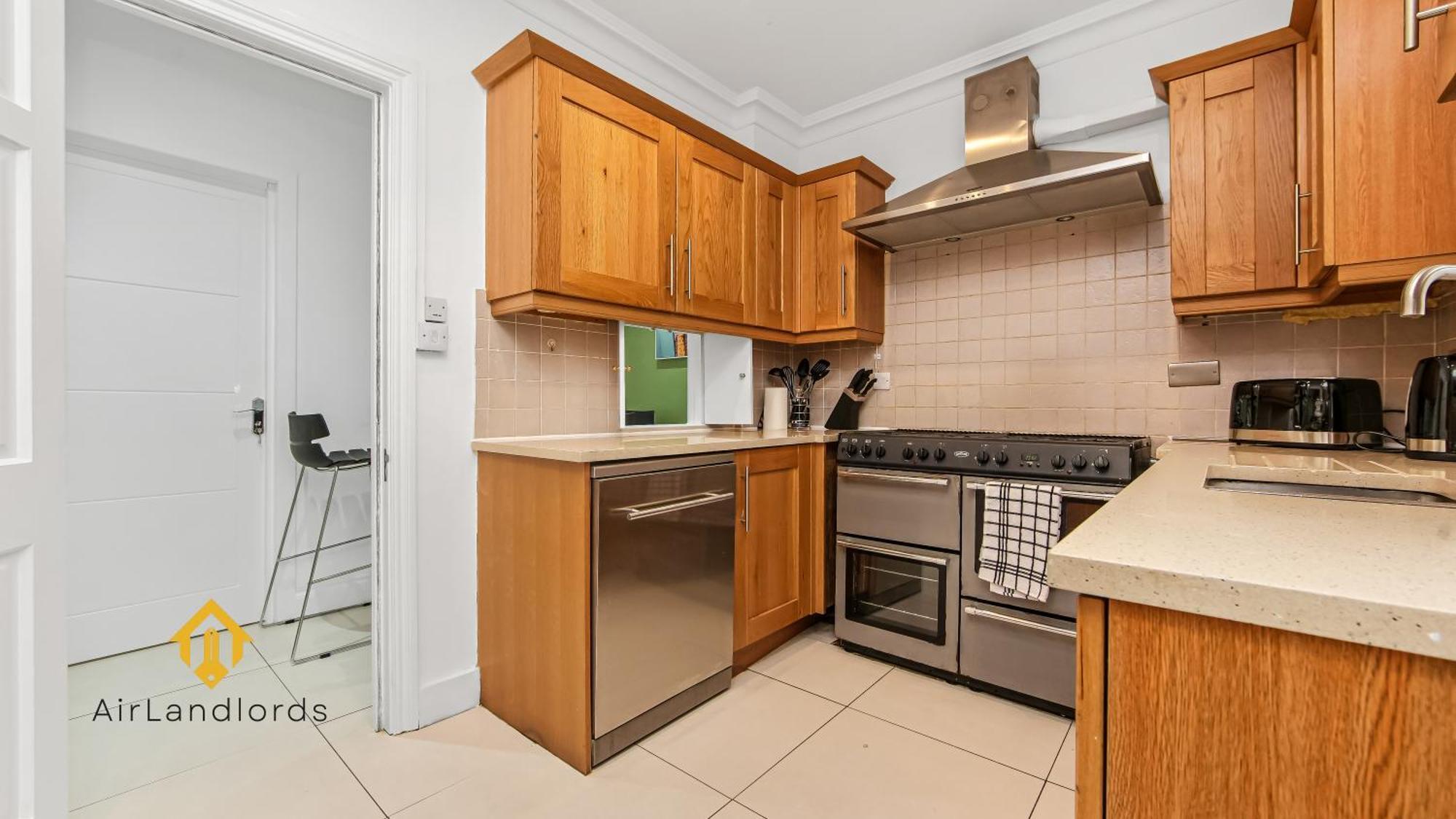 Exceptional 4 Bedroom House Paddington Station! ลอนดอน ภายนอก รูปภาพ