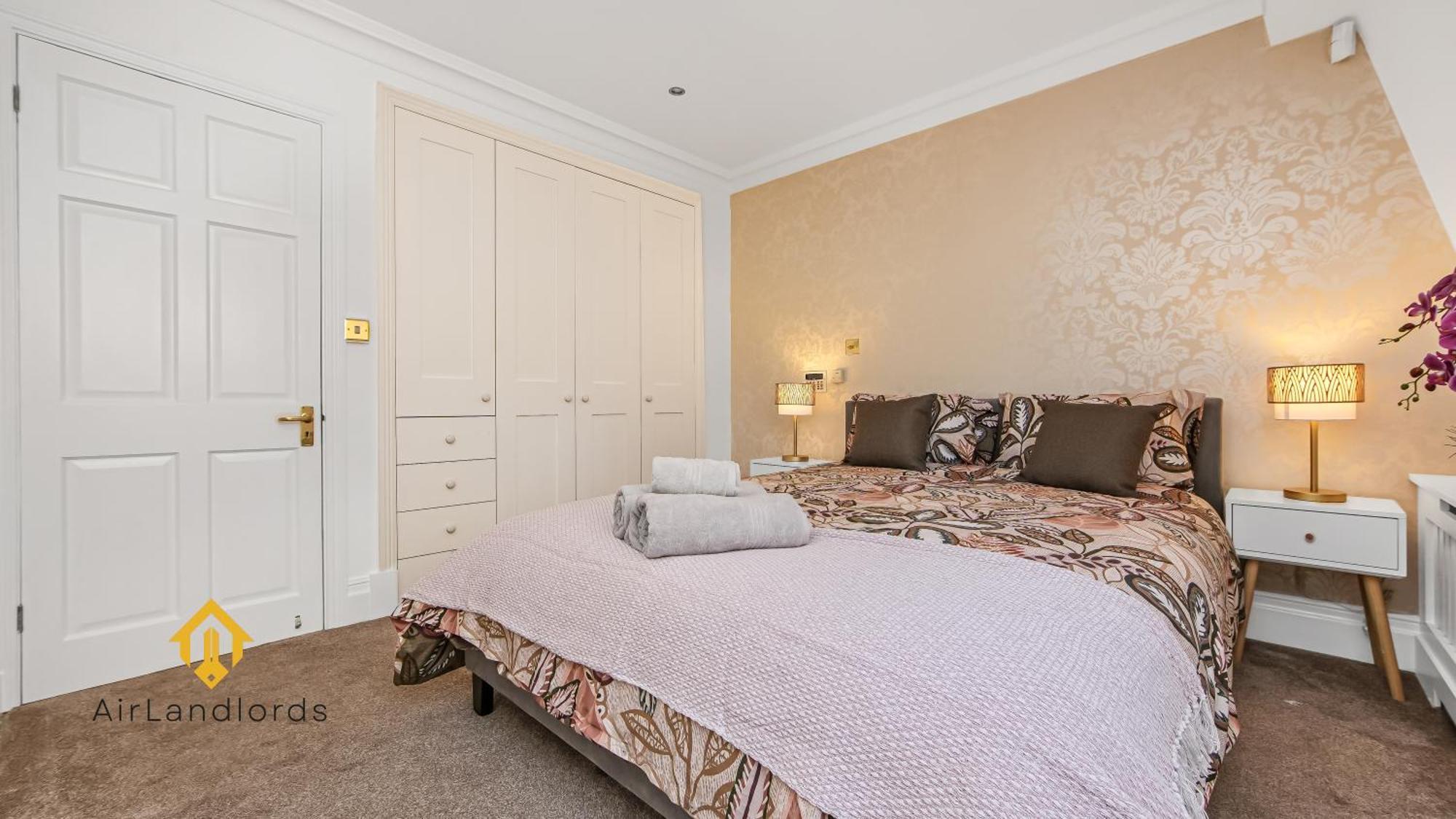 Exceptional 4 Bedroom House Paddington Station! ลอนดอน ภายนอก รูปภาพ