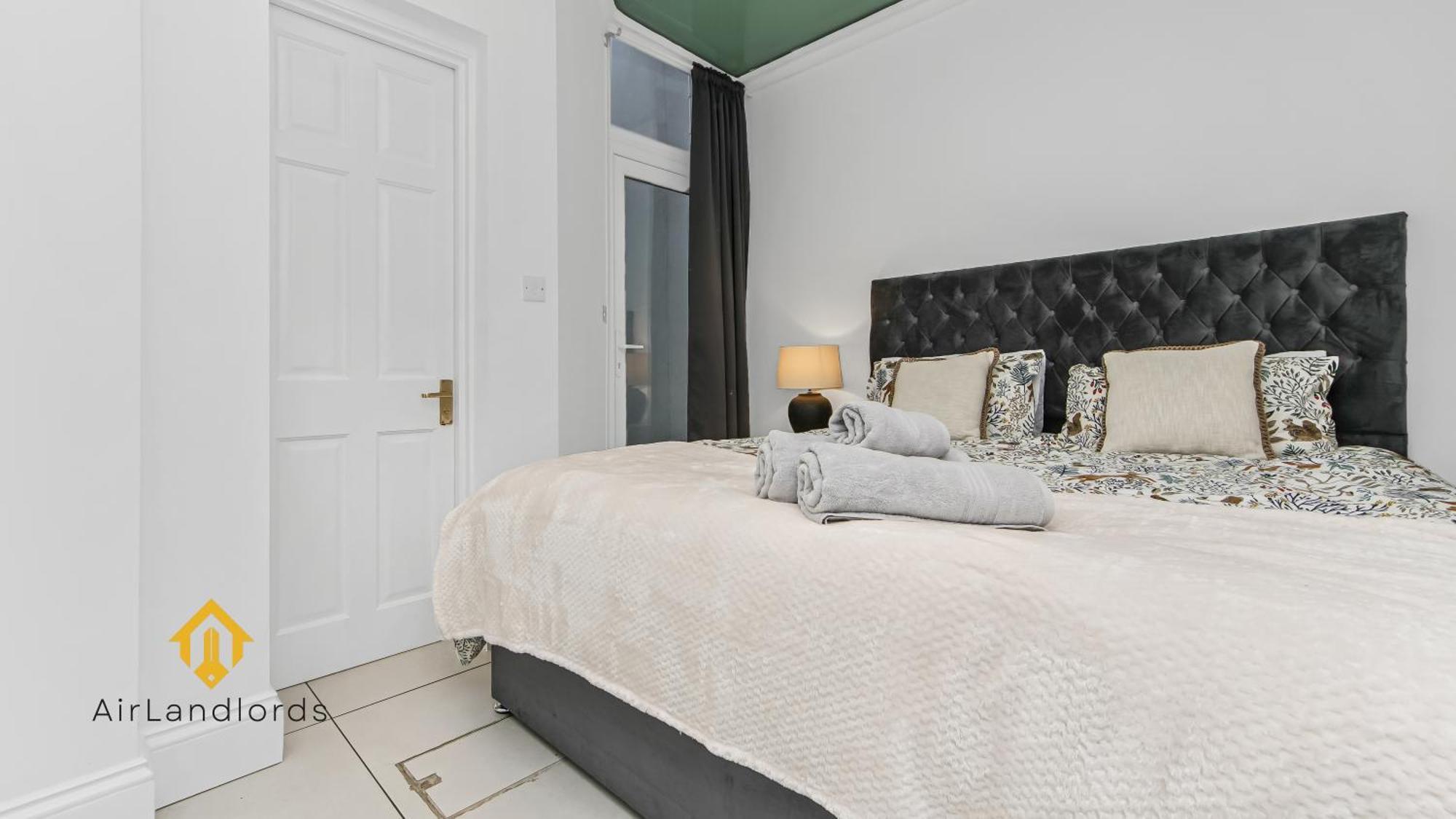 Exceptional 4 Bedroom House Paddington Station! ลอนดอน ภายนอก รูปภาพ