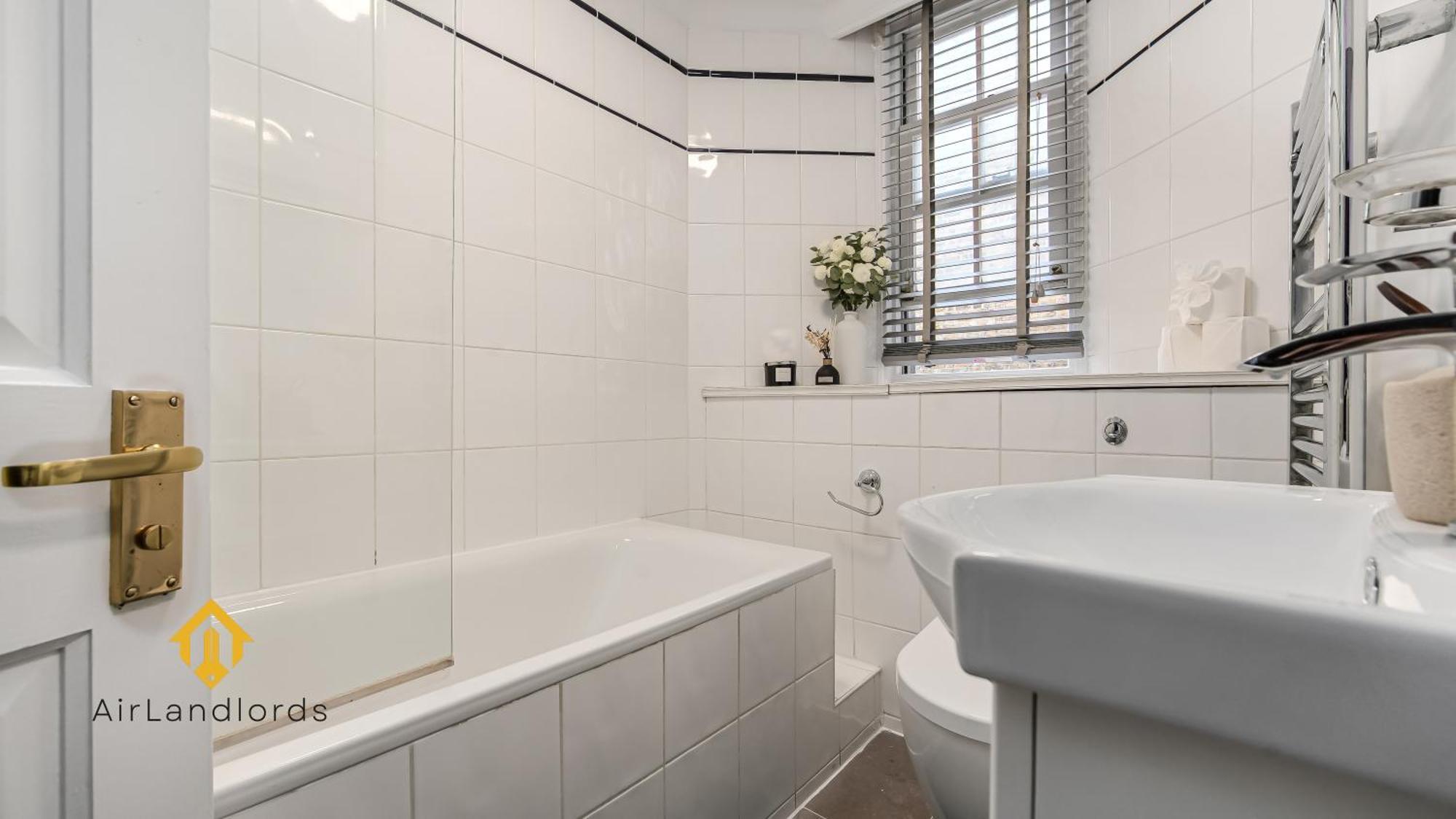 Exceptional 4 Bedroom House Paddington Station! ลอนดอน ภายนอก รูปภาพ