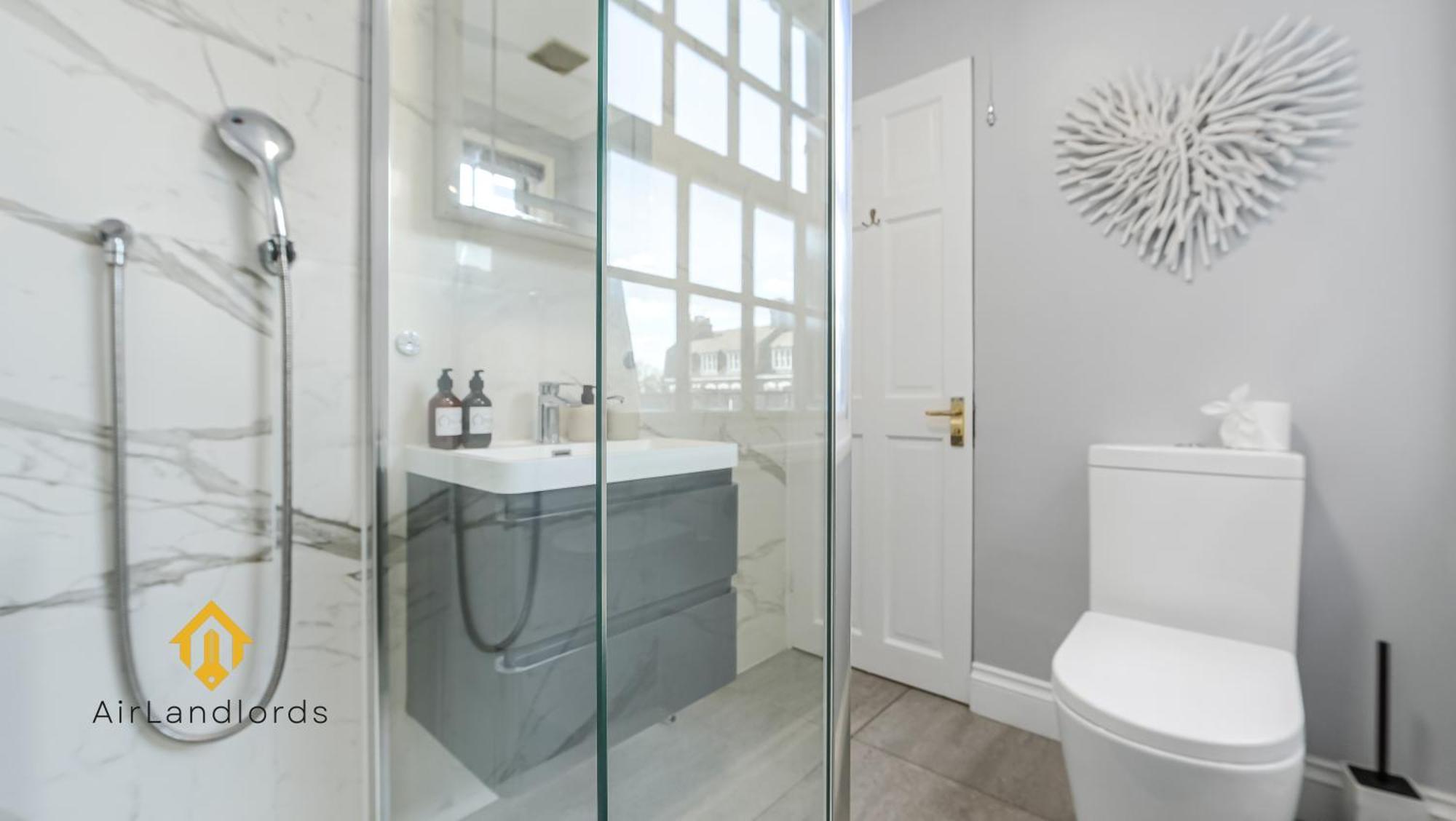 Exceptional 4 Bedroom House Paddington Station! ลอนดอน ภายนอก รูปภาพ